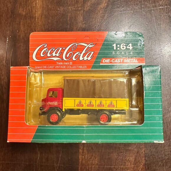 Coca-Cola Die-Cast Vintage GMC Truck 1:64 Scale T-70 - Picture 1 of 5